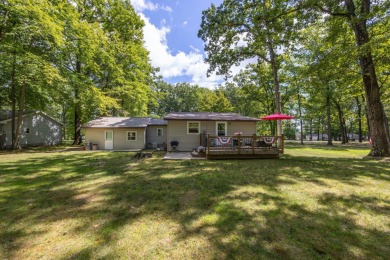 CUTE and COZY ranch home in the Heart of the Lakes. Immaculate on St. Ives Golf Club in Michigan - for sale on GolfHomes.com, golf home, golf lot