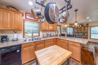 CUTE and COZY ranch home in the Heart of the Lakes. Immaculate on St. Ives Golf Club in Michigan - for sale on GolfHomes.com, golf home, golf lot