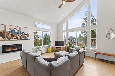 Clean, newer, contemporary home in prestigious MeadowCreek Golf on Meadowcreek Golf Resort in Idaho - for sale on GolfHomes.com, golf home, golf lot