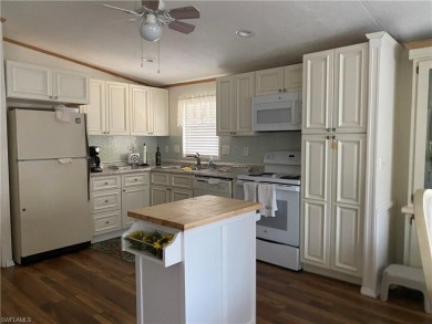 Great value in this 1986 2 bedroom ,2 bath home in
Riviera Golf on Riviera Golf Club in Florida - for sale on GolfHomes.com, golf home, golf lot