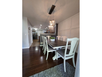 Stunning 2 story townhome in sought after Hidden Lake on Seven Bridges Golf Club in Illinois - for sale on GolfHomes.com, golf home, golf lot