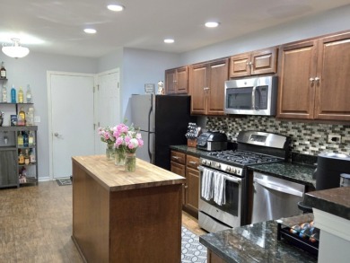 Stunning 2 story townhome in sought after Hidden Lake on Seven Bridges Golf Club in Illinois - for sale on GolfHomes.com, golf home, golf lot