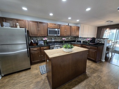 Stunning 2 story townhome in sought after Hidden Lake on Seven Bridges Golf Club in Illinois - for sale on GolfHomes.com, golf home, golf lot