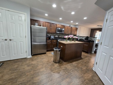 Stunning 2 story townhome in sought after Hidden Lake on Seven Bridges Golf Club in Illinois - for sale on GolfHomes.com, golf home, golf lot