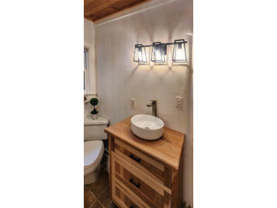Wonderful modern style home in the piney woods of east Texas on Pine Dunes Golf Course in Texas - for sale on GolfHomes.com, golf home, golf lot