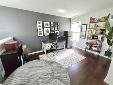 Stunning 2 story townhome in sought after Hidden Lake on Seven Bridges Golf Club in Illinois - for sale on GolfHomes.com, golf home, golf lot