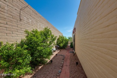 This charming 2-bedroom, 2-bathroom townhome is located in the on Desert Hills Golf Club of Green Valley in Arizona - for sale on GolfHomes.com, golf home, golf lot