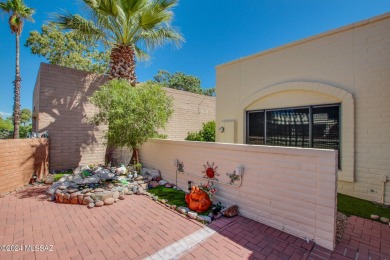 This charming 2-bedroom, 2-bathroom townhome is located in the on Desert Hills Golf Club of Green Valley in Arizona - for sale on GolfHomes.com, golf home, golf lot