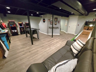 Stunning 2 story townhome in sought after Hidden Lake on Seven Bridges Golf Club in Illinois - for sale on GolfHomes.com, golf home, golf lot
