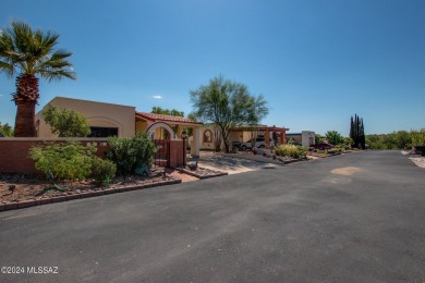 This charming 2-bedroom, 2-bathroom townhome is located in the on Desert Hills Golf Club of Green Valley in Arizona - for sale on GolfHomes.com, golf home, golf lot