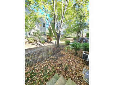 Stunning 2 story townhome in sought after Hidden Lake on Seven Bridges Golf Club in Illinois - for sale on GolfHomes.com, golf home, golf lot