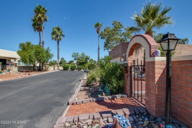 This charming 2-bedroom, 2-bathroom townhome is located in the on Desert Hills Golf Club of Green Valley in Arizona - for sale on GolfHomes.com, golf home, golf lot