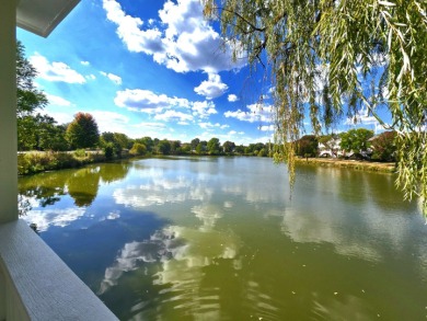 Stunning 2 story townhome in sought after Hidden Lake on Seven Bridges Golf Club in Illinois - for sale on GolfHomes.com, golf home, golf lot