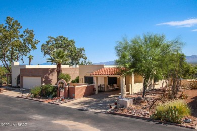 This charming 2-bedroom, 2-bathroom townhome is located in the on Desert Hills Golf Club of Green Valley in Arizona - for sale on GolfHomes.com, golf home, golf lot