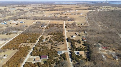 Discover easy, comfortable living in this brand-new 1 bedroom, 1 on Linn Valley Lakes - Deer Trace Golf Course in Kansas - for sale on GolfHomes.com, golf home, golf lot