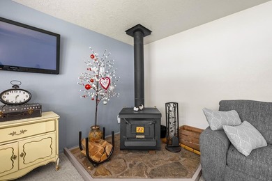 Just 4 blocks from the beaches of Payette Lake and 5 blocks from on McCall Municipal Golf Course in Idaho - for sale on GolfHomes.com, golf home, golf lot