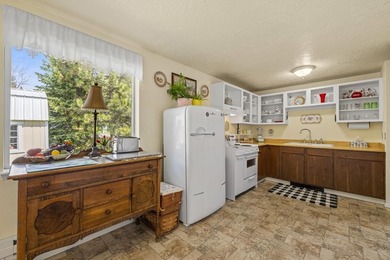 Just 4 blocks from the beaches of Payette Lake and 5 blocks from on McCall Municipal Golf Course in Idaho - for sale on GolfHomes.com, golf home, golf lot