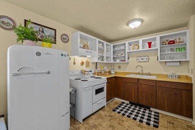 Just 4 blocks from the beaches of Payette Lake and 5 blocks from on McCall Municipal Golf Course in Idaho - for sale on GolfHomes.com, golf home, golf lot