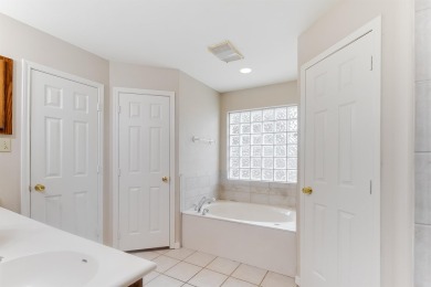 Charming Home on Delaware Springs Golf Course. Step inside this on Delaware Springs Golf Course in Texas - for sale on GolfHomes.com, golf home, golf lot