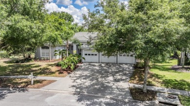 Hunter's Green, Cypress Ridge Neighborhood..... 4 bedrooms/3 on Hunters Green Country Club in Florida - for sale on GolfHomes.com, golf home, golf lot