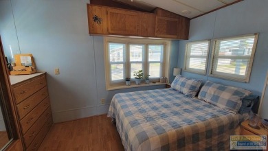 Nice 1 bed/1 bath, very well cared for park model in convenient on Long Island Golf Course in Texas - for sale on GolfHomes.com, golf home, golf lot