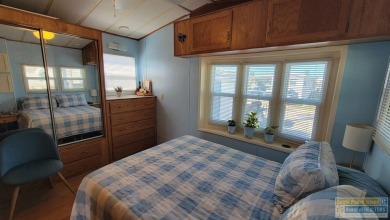 Nice 1 bed/1 bath, very well cared for park model in convenient on Long Island Golf Course in Texas - for sale on GolfHomes.com, golf home, golf lot
