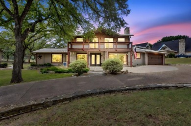 Well-maintained home located in the gated golf course community on De Cordova Bend Country Club in Texas - for sale on GolfHomes.com, golf home, golf lot
