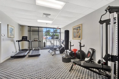 PENTHOUSE, VIEW PANORAMIC, BEAUTIFUL, IMMACULATE, BRIGHT, LARGE on The President Country Club in Florida - for sale on GolfHomes.com, golf home, golf lot