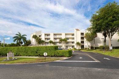 LOWER PRICE FOR 3/2 CONDO WITH GOLF. SUNNY FLORIDA OPPORTUNITY on Poinciana Golf Club in Florida - for sale on GolfHomes.com, golf home, golf lot