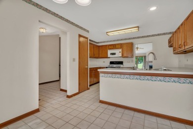 Welcome to this inviting 2-bedroom, 2-bath ranch-style Burton on The Links at Carillon in Illinois - for sale on GolfHomes.com, golf home, golf lot