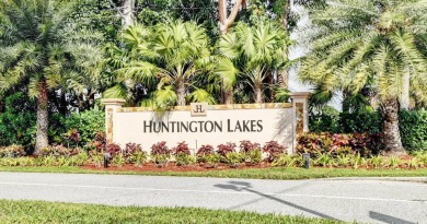 2BED/2BATH IN DESIRABLE GATED COMMUNITY OF HUNTINGTON LAKES! on Marina Lakes Golf Course in Florida - for sale on GolfHomes.com, golf home, golf lot