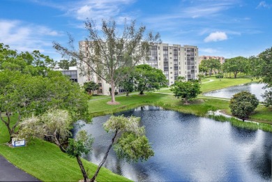 2BED/2BATH IN DESIRABLE GATED COMMUNITY OF HUNTINGTON LAKES! on Marina Lakes Golf Course in Florida - for sale on GolfHomes.com, golf home, golf lot