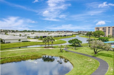 2BED/2BATH IN DESIRABLE GATED COMMUNITY OF HUNTINGTON LAKES! on Marina Lakes Golf Course in Florida - for sale on GolfHomes.com, golf home, golf lot