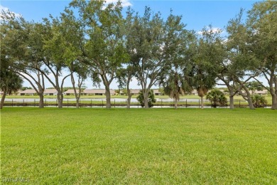 WOW! This convenient *in town* location 5B/3Ba home w/a Huge on Cross Creek Country Club in Florida - for sale on GolfHomes.com, golf home, golf lot