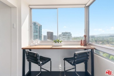 STUNNING NORTH FACING CONDO IN THE COMSTOCK! This beautifully on Los Angeles Country Club in California - for sale on GolfHomes.com, golf home, golf lot