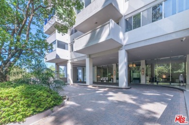 STUNNING NORTH FACING CONDO IN THE COMSTOCK! This beautifully on Los Angeles Country Club in California - for sale on GolfHomes.com, golf home, golf lot