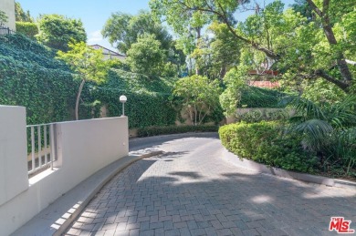 STUNNING NORTH FACING CONDO IN THE COMSTOCK! This beautifully on Los Angeles Country Club in California - for sale on GolfHomes.com, golf home, golf lot