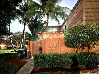 3 bedroom townhouse in the city of Davie, unit has a remodeled on Pine Island Ridge Country Club in Florida - for sale on GolfHomes.com, golf home, golf lot