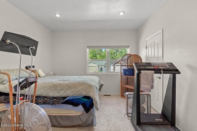 Custom 4BR/2.5BA Single Level Home with Bonus Room on the 18th on Twin Lakes Village Golf Course in Idaho - for sale on GolfHomes.com, golf home, golf lot