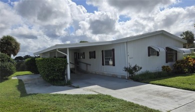 ZELLWOOD STATION 2 Bedroom 2 bath home located in Citrus Ridge on Zellwood Station Country Club in Florida - for sale on GolfHomes.com, golf home, golf lot