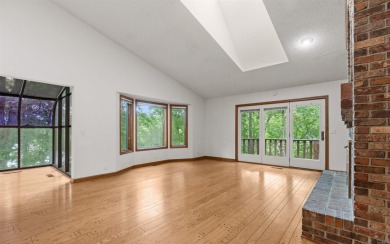 Lake Cortez WATERFRONT! 3Bed+Den/3.5Bath - Great Opportunity to on Cortez Golf Course in Arkansas - for sale on GolfHomes.com, golf home, golf lot