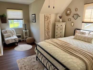 Why settle when you can have it all? This updated 4 bed, 2 bath on Captains Cove Golf and Yacht Club in Virginia - for sale on GolfHomes.com, golf home, golf lot