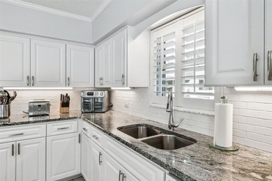 RARE END UNIT - 3 BEDROOM, 3 BATH CONDO IN *ON TOP OF THE WORLD* on On Top Of The World Golf Course in Florida - for sale on GolfHomes.com, golf home, golf lot
