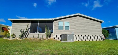 FURNISHED TURN KEY, just bring your toothbrush!  2 bedroom PLUS on Zephyrhills Municipal Golf Course in Florida - for sale on GolfHomes.com, golf home, golf lot