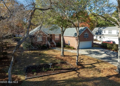 LOOKING FOR AN INVESTMENT OPPORTUNITY? Primary? Vacation on Lockwood Folly Country Club in North Carolina - for sale on GolfHomes.com, golf home, golf lot