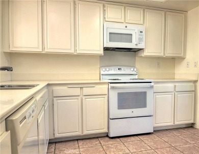 Wonderful lower end unit Catalina model with panoramic beautiful on Leisure Village Par 3 Golf Course in California - for sale on GolfHomes.com, golf home, golf lot