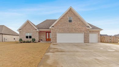 All Brick beautiful home with bonus and three car garage on a on Paragould Country Club in Arkansas - for sale on GolfHomes.com, golf home, golf lot