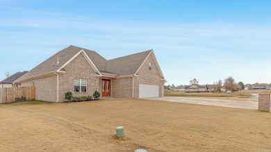 All Brick beautiful home with bonus and three car garage on a on Paragould Country Club in Arkansas - for sale on GolfHomes.com, golf home, golf lot