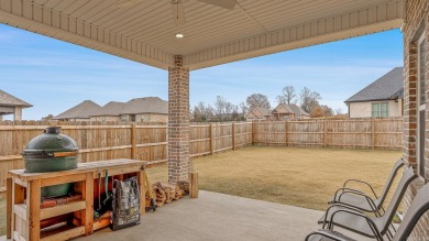 All Brick beautiful home with bonus and three car garage on a on Paragould Country Club in Arkansas - for sale on GolfHomes.com, golf home, golf lot