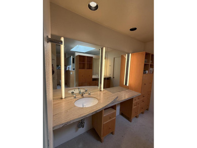 Welcome to this spacious 3 bedrooms 3 bath 2,420 SF on Mission Hills Golf Club in California - for sale on GolfHomes.com, golf home, golf lot